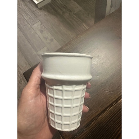 Other - White ceramic ice cream cones set of 4